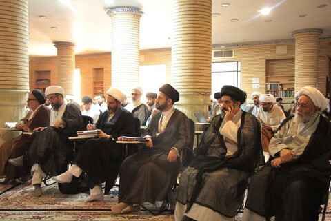 نشست تبیینی پیام رهبری در مرکز فقهی