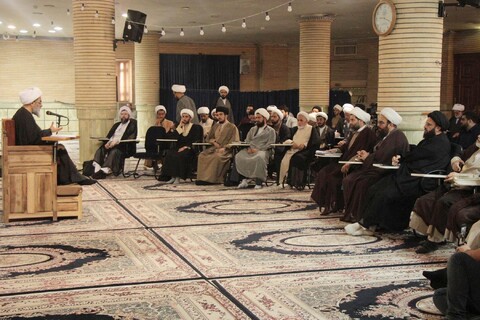 نشست تبیینی پیام رهبری در مرکز فقهی