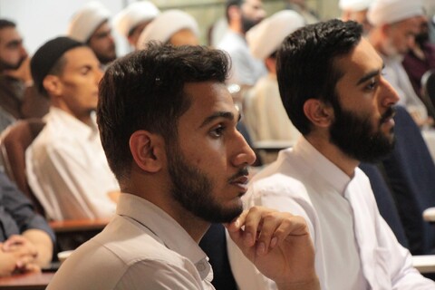 نشست تبیینی پیام رهبری در مرکز فقهی