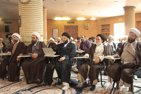 نشست تبیینی پیام رهبری در مرکز فقهی