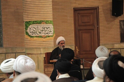نشست تبیینی پیام رهبری در مرکز فقهی