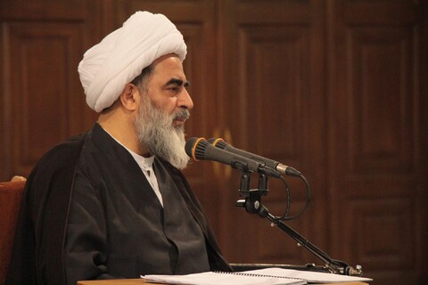 نشست تبیینی پیام رهبری در مرکز فقهی