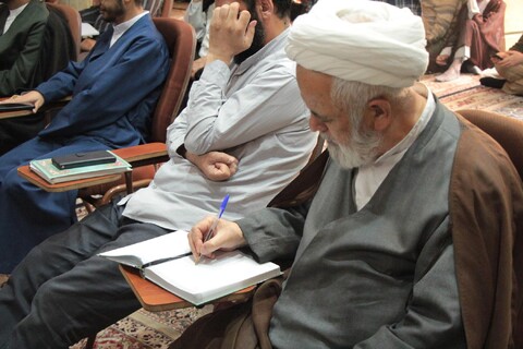 نشست تبیینی پیام رهبری در مرکز فقهی