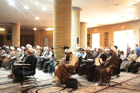 نشست تبیینی پیام رهبری در مرکز فقهی