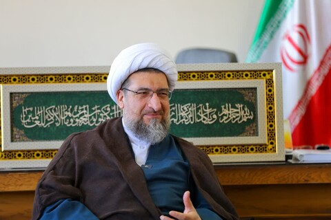 تصاویر | دیدار نماینده ولی فقیه در آذربایجان شرقی با معلمان و دانش‌آموزان مدرسه دوران ابتدایی خود به مناسبت هفته معلم