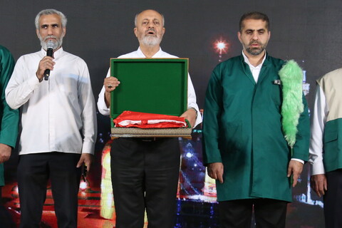 تصاویر / تجلیل از هنرمندان حرم رضوی در اصفهان