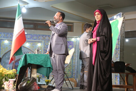 تصاویر / تجلیل از هنرمندان حرم رضوی در اصفهان