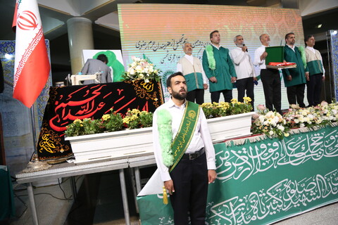 تصاویر / تجلیل از هنرمندان حرم رضوی در اصفهان