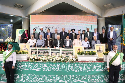 تصاویر / تجلیل از هنرمندان حرم رضوی در اصفهان