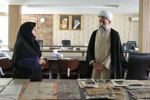 تصاویر / بازدی امام جمعه قزوین از مرکز اسناد و کتابخانه ملی استان قزوین