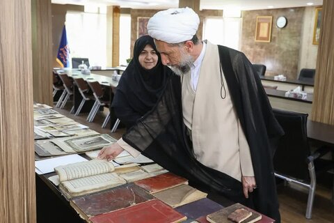 تصاویر / بازدی امام جمعه قزوین از مرکز اسناد و کتابخانه ملی استان قزوین