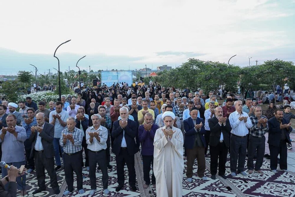 تصاویر / اقامه نماز باران توسط نماینده ولی فقیه در استان قزوین