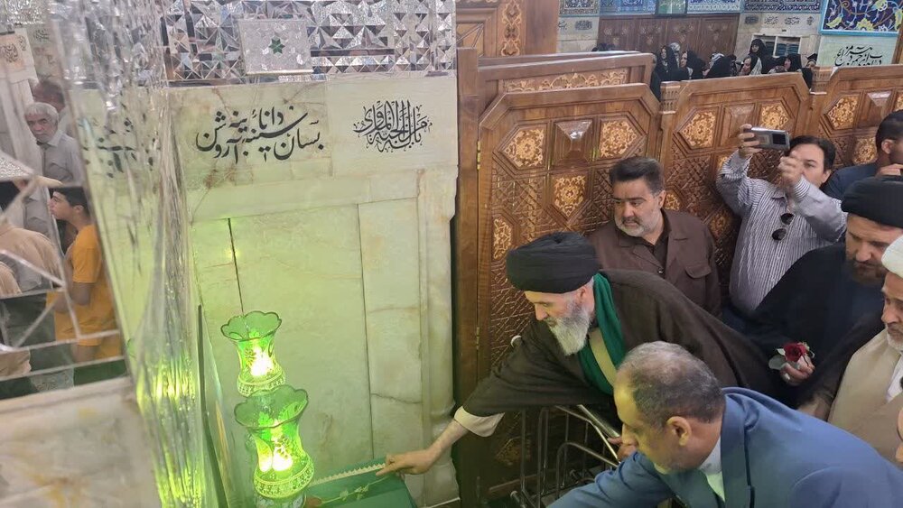 مراسم گرامیداشت سالگرد شهادت رئیس‌جمهورحضور مسئولان وزارت دفاع در جوار بارگاه منور رضوی