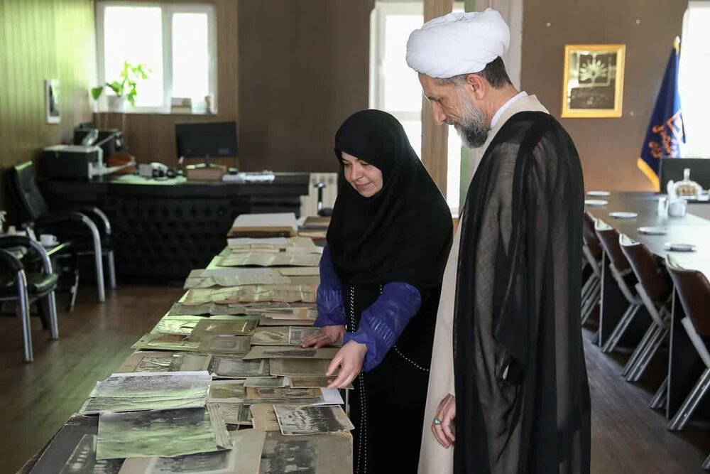 تصاویر / بازدید امام جمعه قزوین از مرکز اسناد و کتابخانه ملی استان قزوین