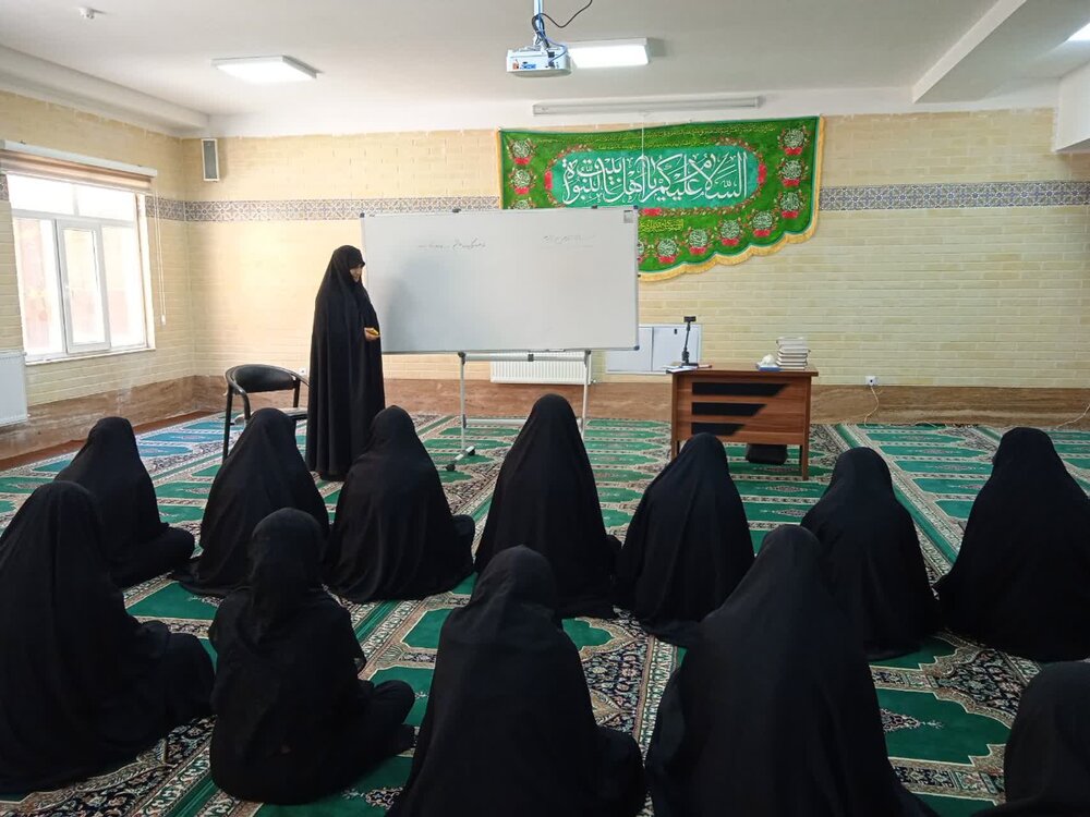 برگزاری نشست اخلاقی با موضوع تدبر سوره حمد در اراک