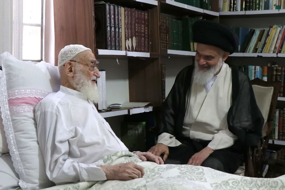 عیادت آیت‌الله حسینی بوشهری از آیت‌الله العظمی نوری‌همدانی