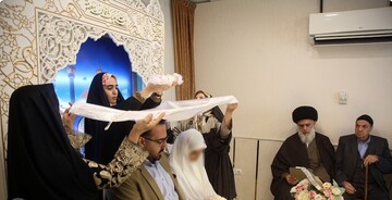 ازدواج ۳۲۵ زوج جوان در حرم حضرت فاطمه معصومه(س) همزمان با دهه کرامت