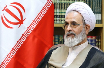 پیام تبریک آیت الله اعرافی به پاپ جدید/ تأکید بر تعاملات علمی، فرهنگی میان حوزه های علمیه ایران و واتیکان