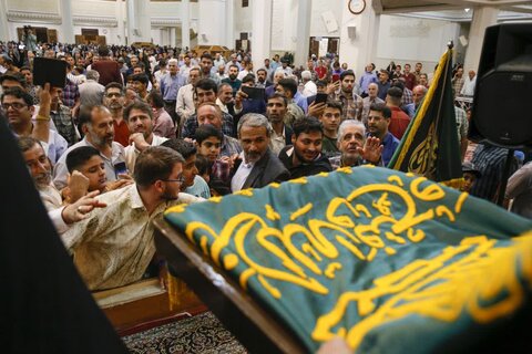 تصاویر| زائران حرم مطهر شاهچراغ(ع) میزبان پرچم حرم امام رضا(ع) شدند