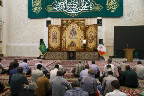 تصاویر| زائران حرم مطهر شاهچراغ(ع) میزبان پرچم حرم امام رضا(ع) شدند