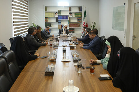 تصاویر /  اعضای بنیاد غدیر در استان قزوین با نماینده ولی فقیه در استان قزوین