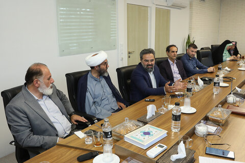 تصاویر /  اعضای بنیاد غدیر در استان قزوین با نماینده ولی فقیه در استان قزوین