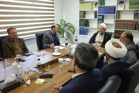 تصاویر /  اعضای بنیاد غدیر در استان قزوین با نماینده ولی فقیه در استان قزوین