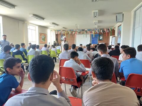 تصاویر/ حضور اساتید حوزه علمیه شاهین‌دژ در مدارس آموزش و پرورش