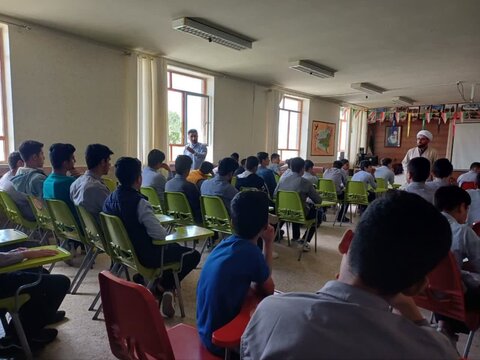 تصاویر/ حضور اساتید حوزه علمیه شاهین‌دژ در مدارس آموزش و پرورش