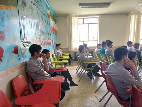 تصاویر/ حضور اساتید حوزه علمیه شاهین‌دژ در مدارس آموزش و پرورش