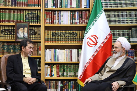 تصاویر/ دیدار شهاب عمر با آیت الله اعرافی