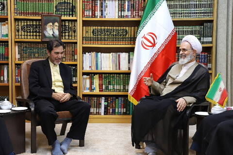 تصاویر/ دیدار شهاب عمر با آیت الله اعرافی