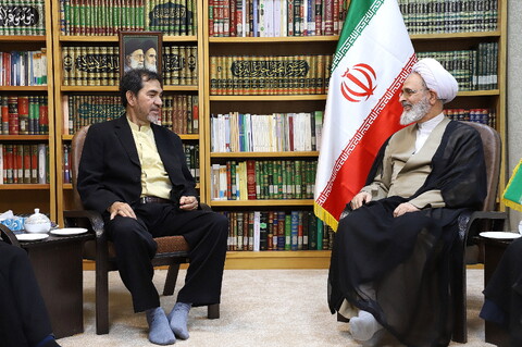 تصاویر/ دیدار شهاب عمر با آیت الله اعرافی