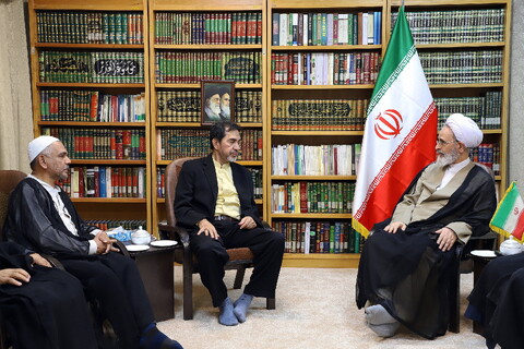 تصاویر/ دیدار شهاب عمر با آیت الله اعرافی