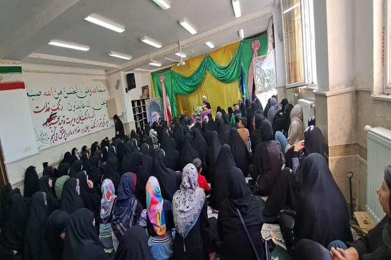 اهل ‌بیت علیهم‌السلام مظاهر اسماء و صفات الهی هستند+ تصاویر