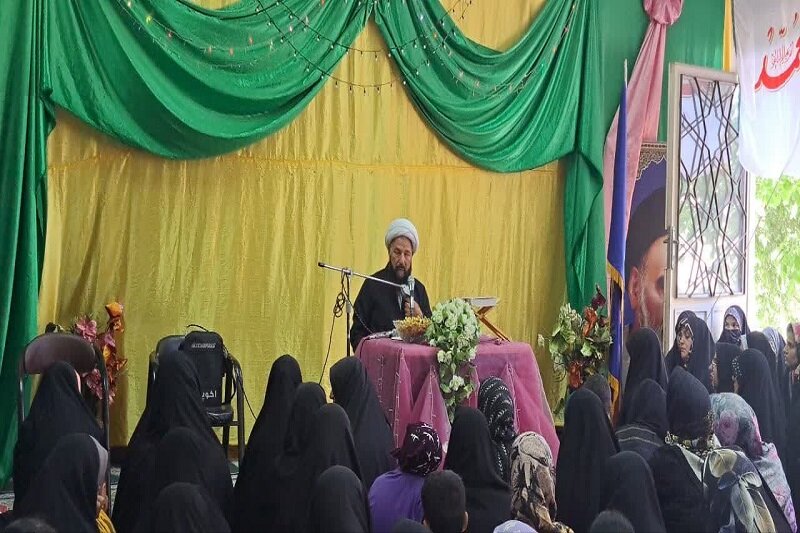 اهل ‌بیت علیهم‌السلام مظاهر اسماء و صفات الهی هستند+ تصاویر