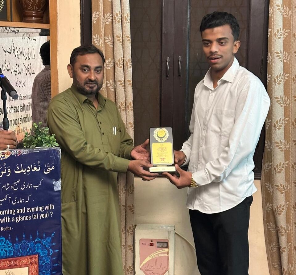 गाजियाबाद; धार्मिक कक्षा के उत्कृष्ट छात्रों के बीच पुरस्कार वितरण