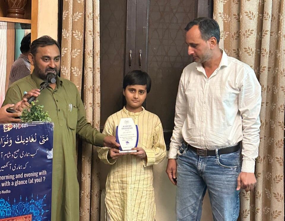 गाजियाबाद; धार्मिक कक्षा के उत्कृष्ट छात्रों के बीच पुरस्कार वितरण