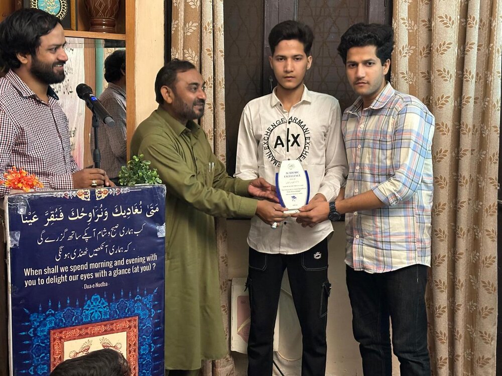 गाजियाबाद; धार्मिक कक्षा के उत्कृष्ट छात्रों के बीच पुरस्कार वितरण