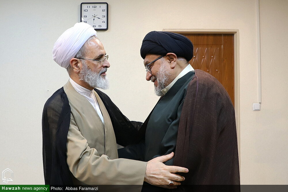 تصاویر/ دیدار حجت الاسلام والمسلمین سیدآفتاب حیدر از علمای آفریقای جنوبی با آیت الله اعرافی