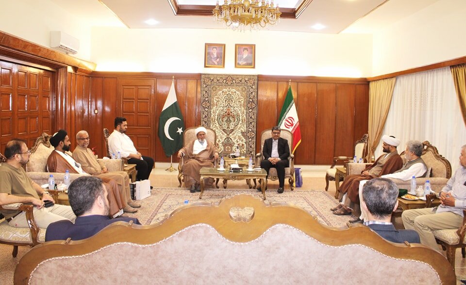 دیدار دبیرکل شورای علمای شیعه پاکستان به همراه هیئتی عالیرتبه با سرکنسول جمهوری اسلامی ایران در کراچی
