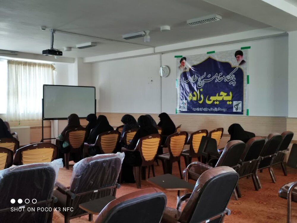 حال و هوای معنوی در مدرسه علمیه حضرت زهرا(س) میبد با حضور خدام رضوی در جشن مادر دختری