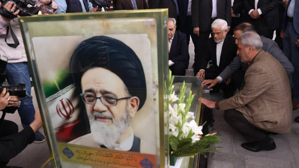 ادای احترام معاون اول رئیس جمهور به شهید آل‌هاشم و تجدید میثاق با آرمان‌های شهدا