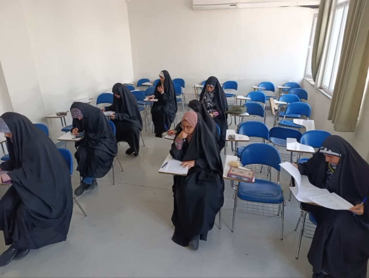 بخش معارفی جشنواره قرآن و عترت دانشگاه علوم و معارف قرآن کریم برگزار شد+ تصاویر
