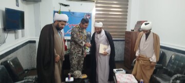 تصاویر/ دیدار فرماندهی  پدافند شهید کشاورزی  با مدیر مدرسه علمیه مولودکعبه شهرستان جاسک