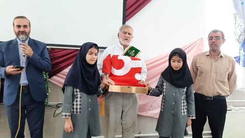 تصاویر/ مراسم تقدیر از منتخبین نشان ارادت در آران و بیدگل