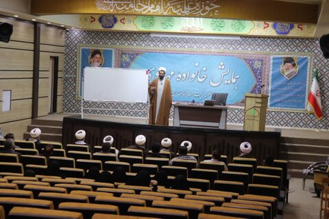 تصاویر/ «همایش خانواده مهدوی» در مدرسه علمیه امام خامنه‌ای ارومیه