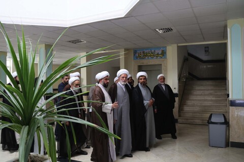 بازدید جمعی از شورای عالی حوزه علمیه خراسان از حوزه علمیه بیرجند و غبارروبی مزار شهدا