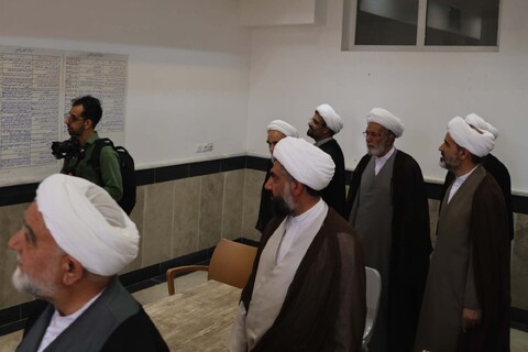 بازدید جمعی از شورای عالی حوزه علمیه خراسان از حوزه علمیه بیرجند و غبارروبی مزار شهدا