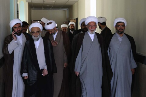 بازدید جمعی از شورای عالی حوزه علمیه خراسان از حوزه علمیه بیرجند و غبارروبی مزار شهدا